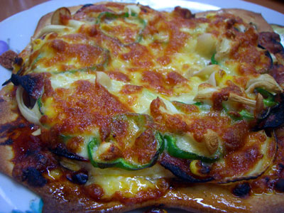 生地にはブラックペーッパーが練りこんであります